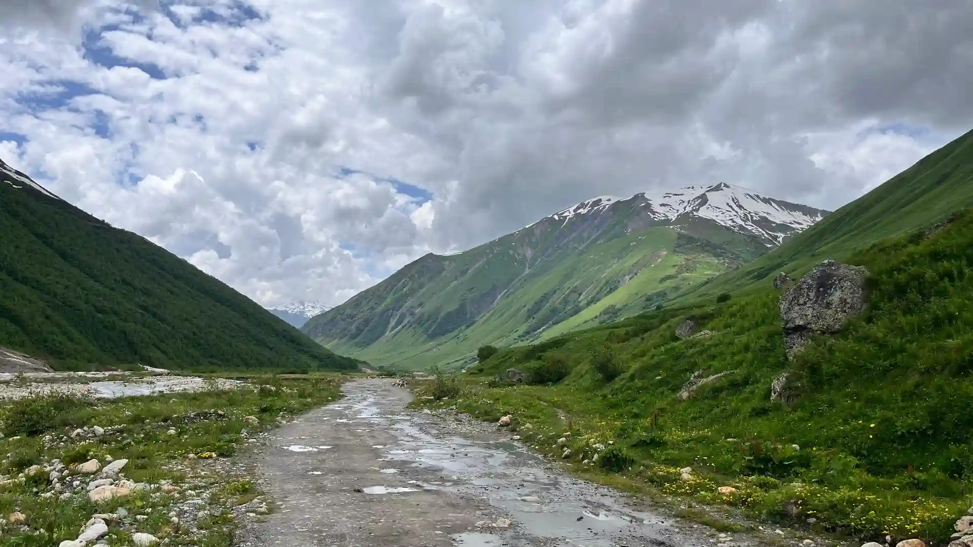 Imagen de /assets/mountain/lesserCaucasus.webp